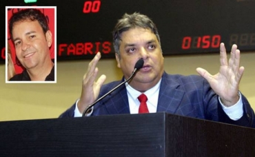 O advogado Ocimar Campos (dest.), concunhado de Fabris, foi solto aps depor na Polcia Civil 