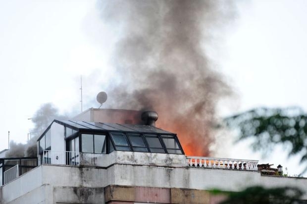 Moradores evacuaram o prdio pouco depois das 6h