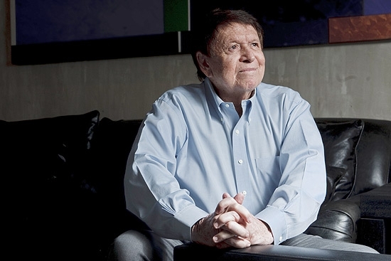 Boni est lanando a sua biografia.