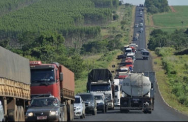 Rodovia movimentada exige pacincia dos motoristas 