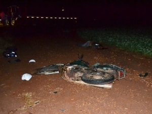Caminho bateu de frente com motociclista