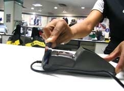 Ao quitar ou negociar antigos d�bitos, consumidor n�o apenas elimina parte dos juros, como �limpa� o nome