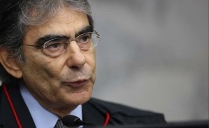 Para o ministro, os excessos de liberdade devem ser combatidos sem qualquer interveno do Estado