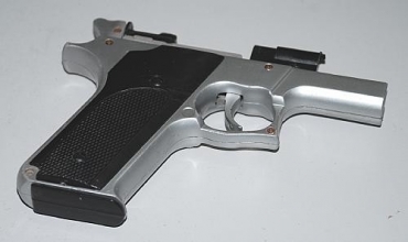 Os policiais suspeitam que a arma de brinquedo tinha sido usada em algum assalto nos ltimos dias