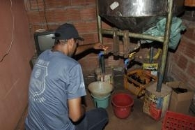 As bebidas eram confeccionadas sem higiene e sem autorizao.