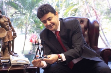 Eder Moraes, secretrio da Copa,  protegido pelo PR 