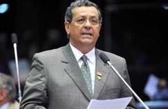 O senador Jayme Campos (DEM) cobra a obra definitiva no aeroporto Marechal Rondon em Vrzea Grande