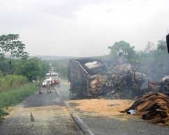 Acidente: choque entre duas carretas deixou um congestionamento de mais de 24 horas na BR-163