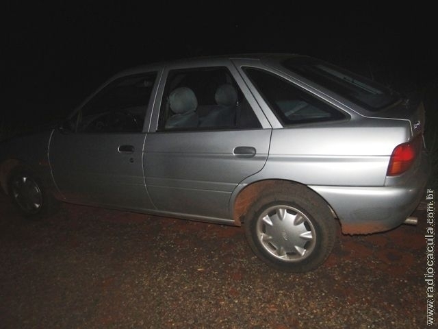 Carro foi encontrado abandonado s margens da BR-262.