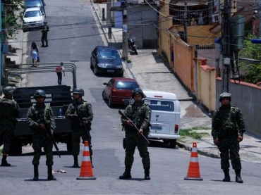 Operaes policiais acontecem diariamente no complexo