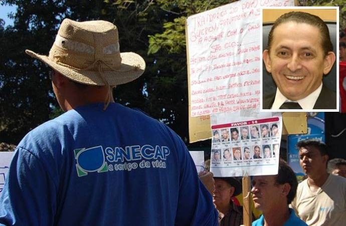 Meses atrs, servidores realizaram protestos pela cidade e continuam sem futuro garantido