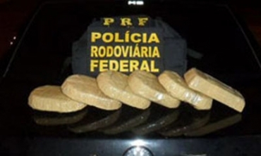 Pelo transporte da droga, rapaz disse que ganharia quase R$ 6 mil 