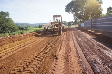 Com recursos prprios do municpio obras de asfaltamento so realizadas em Diamantino 