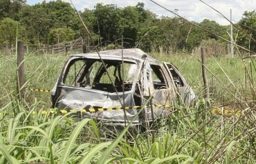 Caminhonete pegou fogo na GO-020 e uma pessoa morreu carbonizada