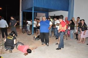 Jovem foi atingido por disparos e morreu na hora