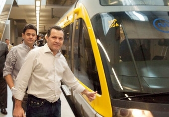 Silval e Eder, em Portugal, inspecionam VLT, sistema que vai ser implantado em Cuiab e VG