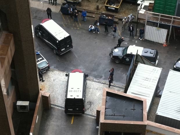 Carros de escolta levam Nem de volta para Bangu 1