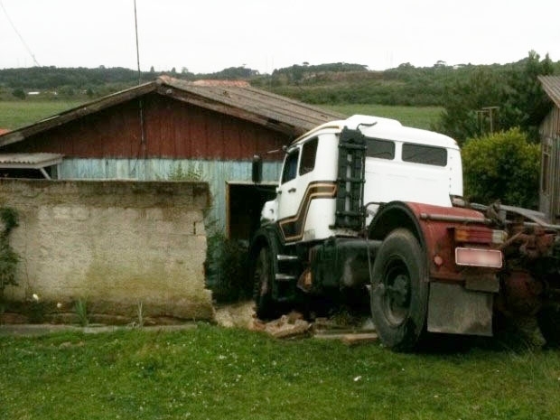 No momento do acidente estavam na cama uma mulher grvida, o marido e o filho de nove anos.