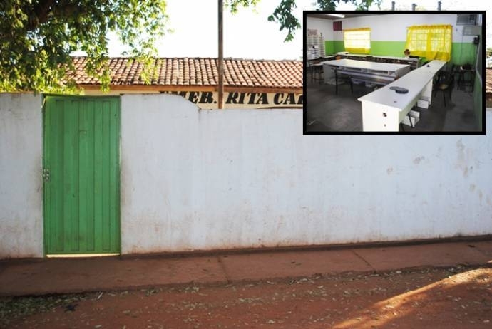 Em agosto, ladres levaram levaram 276 notebooks da Escola Rita Castrillon: insegurana