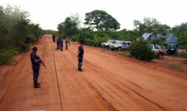 O Gefron tem que vigiar quase 1 mil km de fronteira com a Bolvia, mas pas facilita trfico 