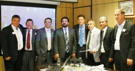 Neurilan Fraga, o Ministro da Pesca Marcelo Crivela e a comitiva de MT durante reunio em Braslia na ltima tera.