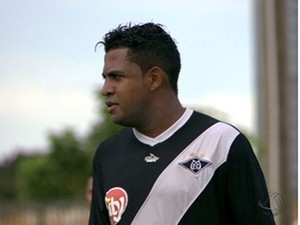 Zagueiro do Mixto, do Mato Grosso, foi agredido em Juiz de Fora (Foto: Reproduo/TVCA)