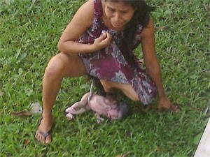 Mulher de origem indgena deu  luz em gramado de hospital no Mxico (Foto: Reproduo/Facebook/ Eloy Pacheco Lpez )