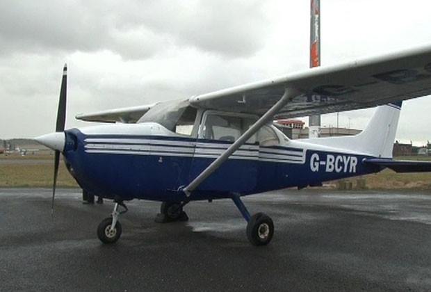 Avio que foi pousado por passageiro na Inglaterra  visto em aeroporto nesta quarta-feira (9) (Foto: Richard McCarthy/A