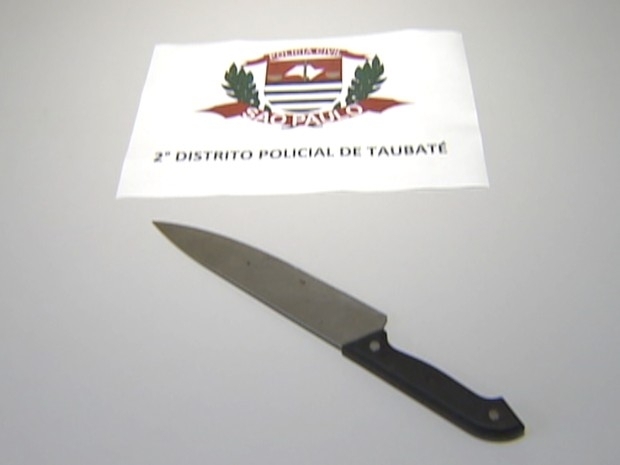 Faca apreendida com a crian�a de 10 anos em Taubat�. (Foto: Reprodu��o/TV Vanguarda)