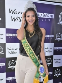 Miss Brasil falou com a imprensa, em Cuiab�, nesta segunda-feira (Foto: Eduarda Fernandes/G1 MT)