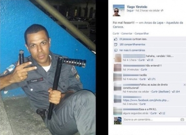 PM mostra cassetete, faz meno a professores e causa repdio na web. (Foto: Reproduo / Facebook / Tiago Tiroteio)