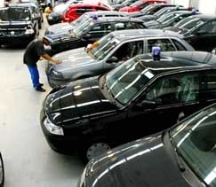 Para a Fenabrave, crescimento deve fechar o ano em torno de 1% para o segmento de automveis e comerciais leves