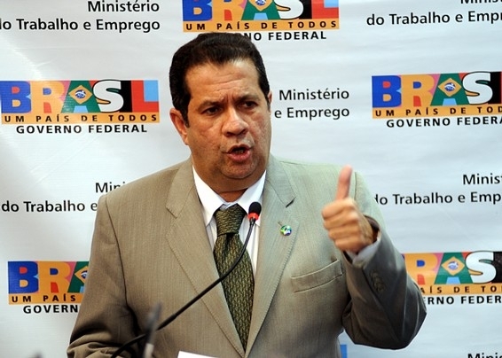 Ministro do Trabalho, Carlos Luppi demitiu servidor suspeito de corrupo