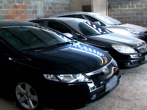 Carros de luxo furtados no Rio de Janeiro foram encontrados no Sul do Esp�rito Santo.