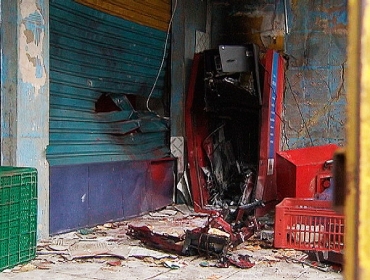 Caixa funcionava na rea de um mercadinho