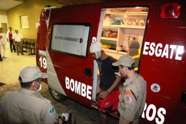 Jovem foi socorrido por equipe do Corpo de Bombeiros