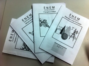 Aluno afirma que apostilas com questes semelhantes foram entregues pelo colgio