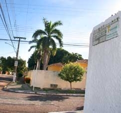 Bairro Shangri-l, em Cuiab: bandidos esperam moradores chegar em casa para render e assaltar