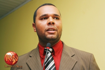 Vereador Emanuel Messias retorna ao cargo aps 10 dias da deciso que decretou a perda do mandato. 