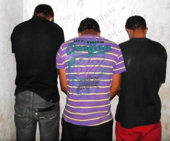 Os trs menores usariam a moto roubada em aes criminosas, segundo a Polcia 