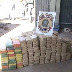 Presos esto em Rondonpolis; durante buscas em Itiquira e Pontes e Lacerda, 1,2 mil Kg de pasta achados