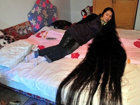 Liu Chun ostenta um cabelo de 2,3 metros de comprimento.
