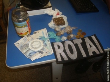 Material encontrado pela pol�cia na resid�ncia de um dos acusados