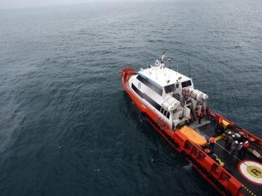 Naufr�gio aconteceu na quarta-feira com 73 pessoas a bordo