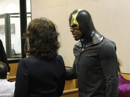 Ben Fodor compareceu de mscara em audincia no tribunal.