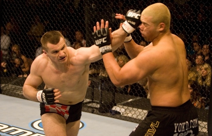 Mirko Cro Cop ( esquerda) se prepara para enfrentar o gordinho Roy Nelson no prximo dia 29, no UFC 137, em Las Vegas