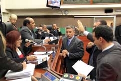 Vereadores realizaram ontem duas sesses para prolongar o feriado de Nossa Senhora Aparecida, padroeira do Brasil