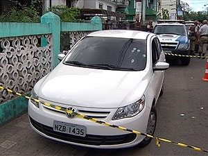 Carro do soldado ficou com a marca dos cinco tiros