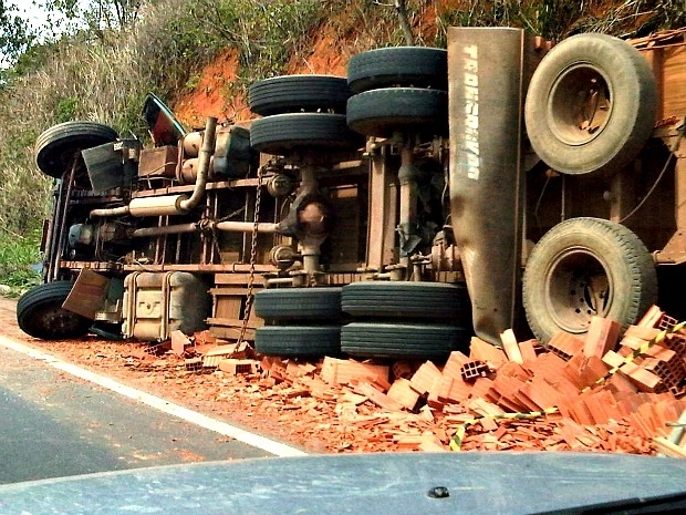 Homem morre em acidente na BR-101, no Norte do ES
