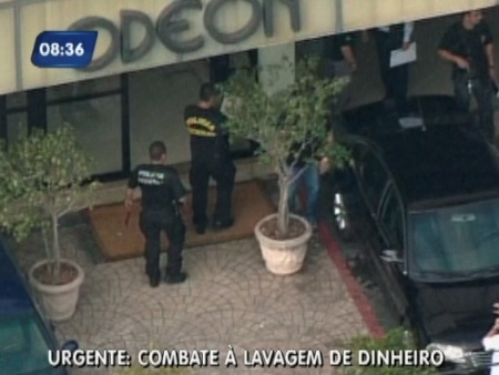 Operao tem o objetivo de desmantelar uma quadrilha especializada em crimes tributrios